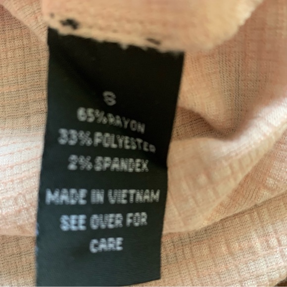 A. Byer Women's Soft Pink Top with Sleeve Cutouts Size Small - Picture 9 of 10